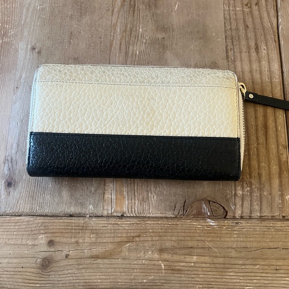 Kate Spade woman’s Two-Tone Black and Cream Wallet - Picture 4 of 9